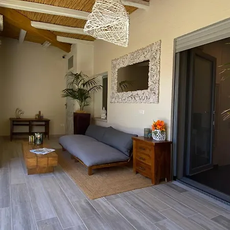 לינה וארוחת בוקר Elis 4*