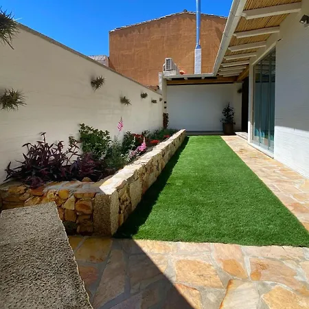 Elis לינה וארוחת בוקר 4*