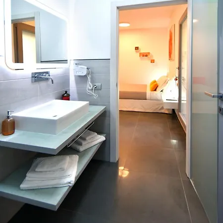 Alojamento de Acomodação e Pequeno-almoço Elis 4*